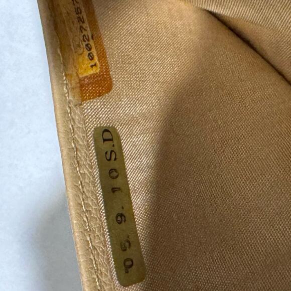 Chanel Vintage Beige Leather Wallet Clutch Authentic CC Logo Snap Closure - Picture 9 of 15